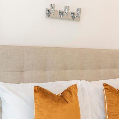 2 Min Walk Earls Court Station - Luxury 2 Bedroom Flat Londra Exterior foto