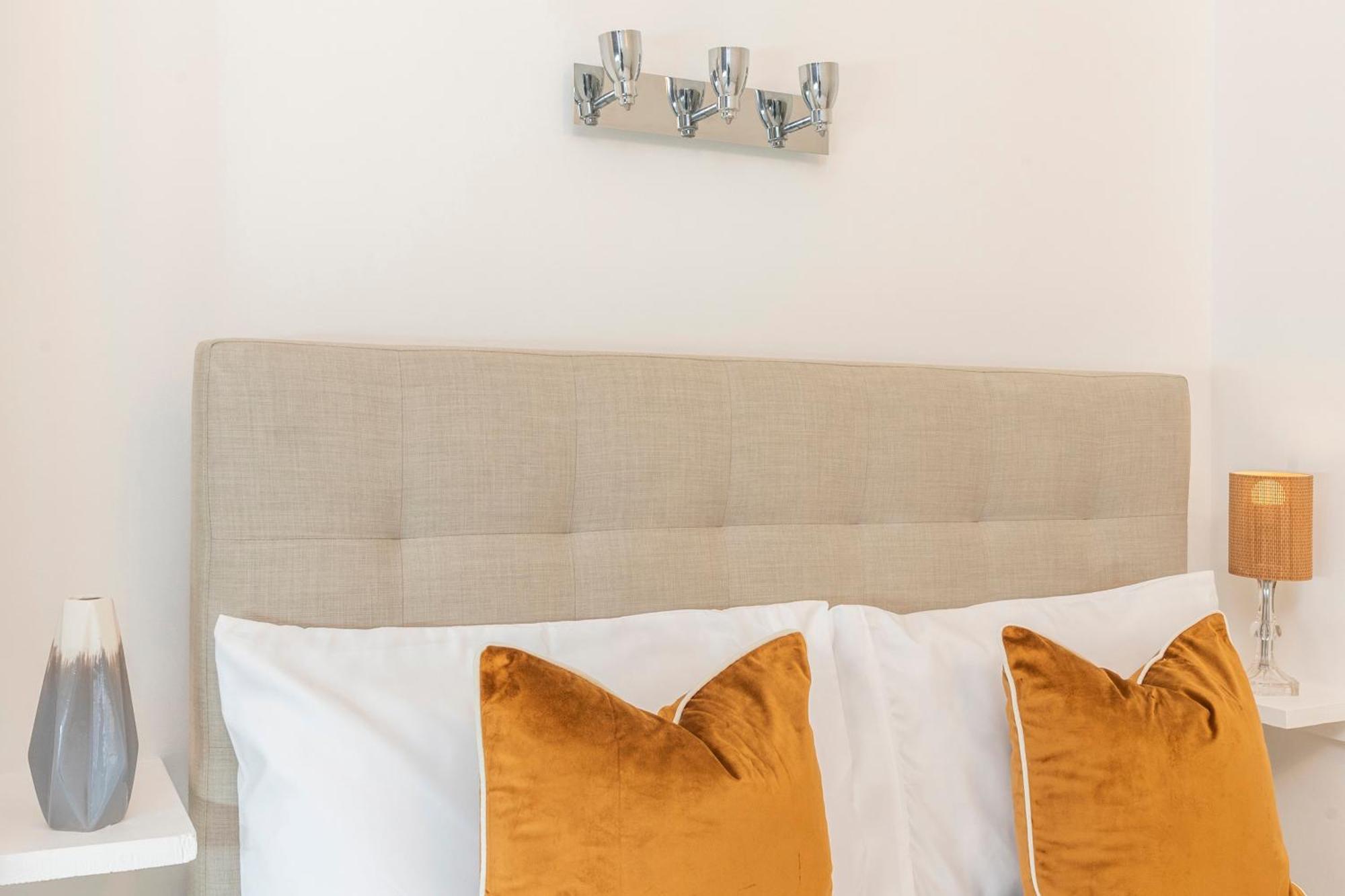 2 Min Walk Earls Court Station - Luxury 2 Bedroom Flat Londra Exterior foto